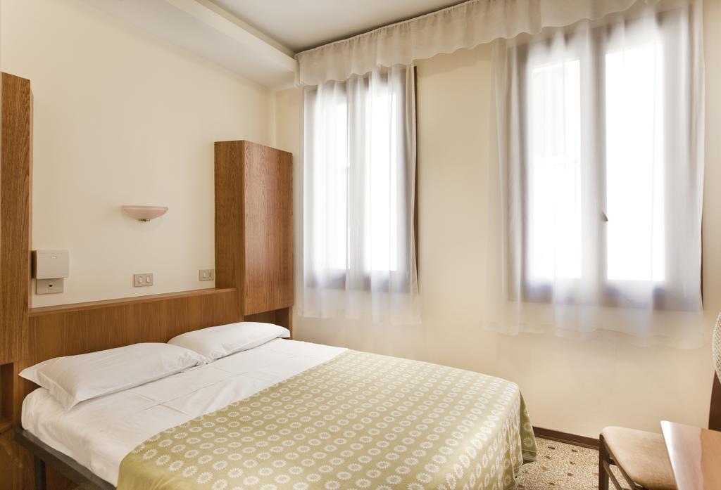 Hotel San Fantin Venedik Oda fotoğraf